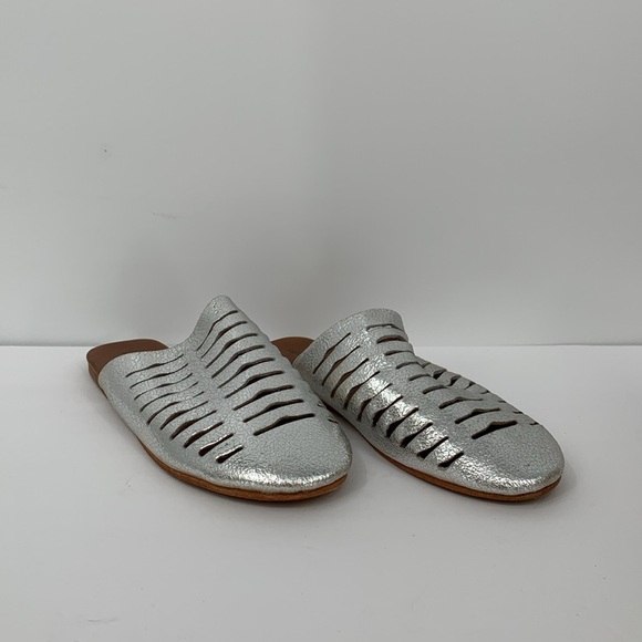 Free People Slice of Sun flat slide shoe mule silver metallic crinkle new 7.5 - Picture 3 of 7